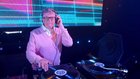 Bill Gates DJ'lik Yaptı