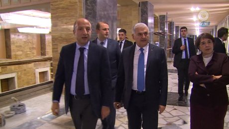 Başbakan Yıldırım TBMM'de zarar gören alanları inceledi Başbakan Yıldırım TBMM'de zarar gören alanları inceledi