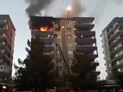 Diyarbakır'da bir apartmanın 7 katında yangın çıktı