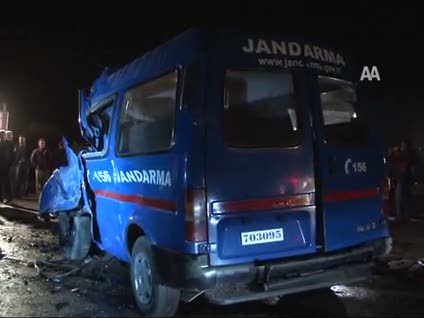 Kamyonetle Askeri Arac Carpisti 3 Sehit
