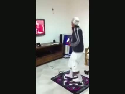 Neymar Play Station 3 karşısında!