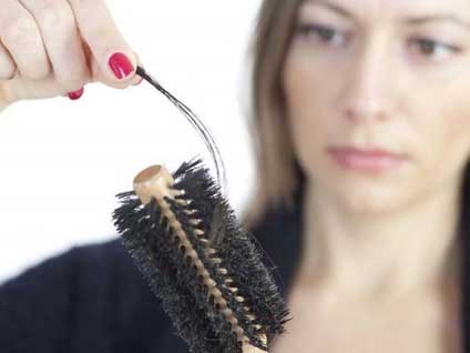 Saç nakli saç dökülmesini engeller mi?