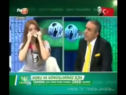 Hilal Cebeci'den canlı yayında popo şov!