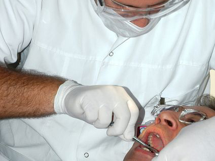 Ağır diş travmalarında aileler ve doktorların ilk aşamada ne yapması gerek?