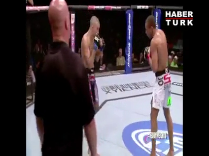 Öyle bir tekme attı ki!