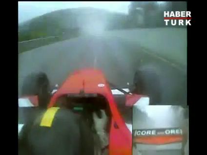 Formula 1 sürücüsünden müthiş refleks!