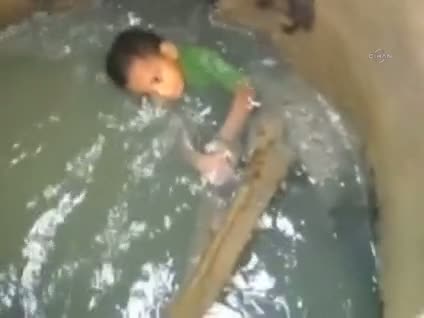 Hayata böyle tutundu!