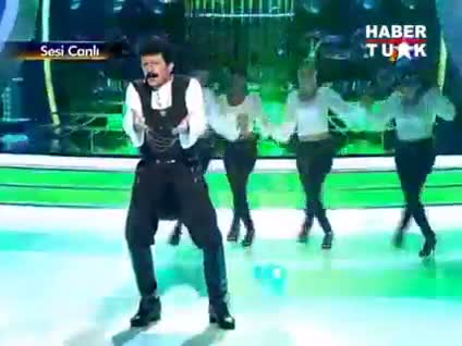 Uğur Arslan'dan Mustafa Topaloğlu taklidi!