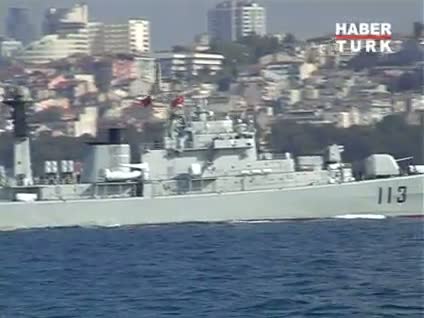 Çin savaş gemileri İstanbul Boğazı'ndan geçti