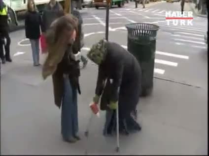 Dilenci kadın fıstık gibi kız çıktı!