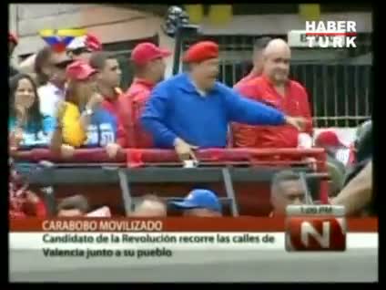 Seçim mitingi şova döndü