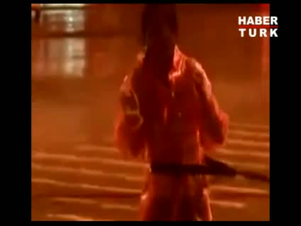 Muhabiri iple sabitlediler