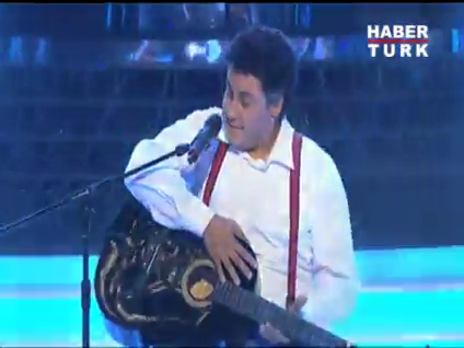 Ümit Erdim'den Kayahan taklidi!