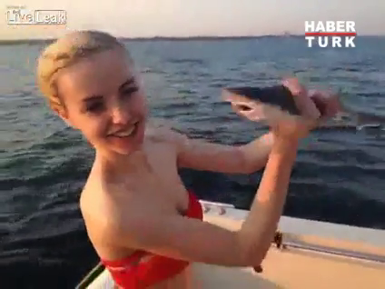 Korkusuz sarışın!