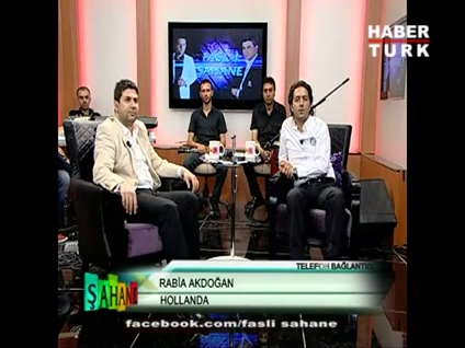 Canlı yayında kendilerini tutamadılar!