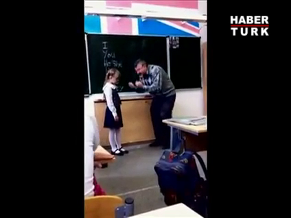 Öğretmene kontra tekme!