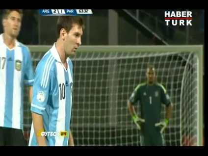 Messi'den şık bir frikik golü