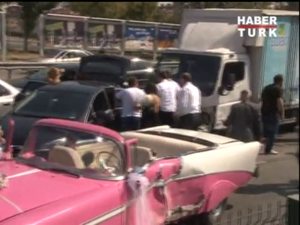 Düğün konvoyunda bahşiş kavgası!