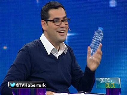 Su şişesiyle ne yaptı?