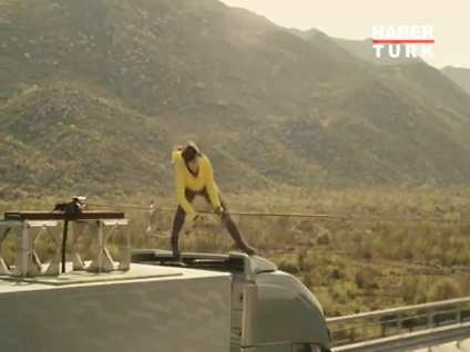 Bu kız çıldırmış olmalı!