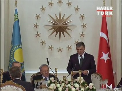 Gül'den Nazarbayev onuruna yemek