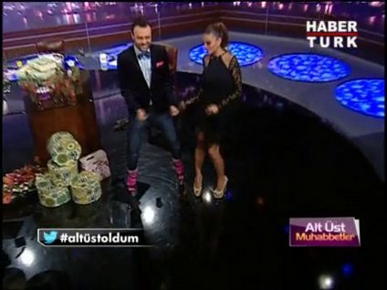 Oben Budak, topuklu ayakkabı giydi!