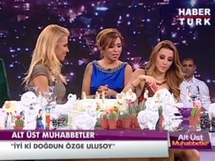 Özge Ulusoy'a sürpriz doğum günü