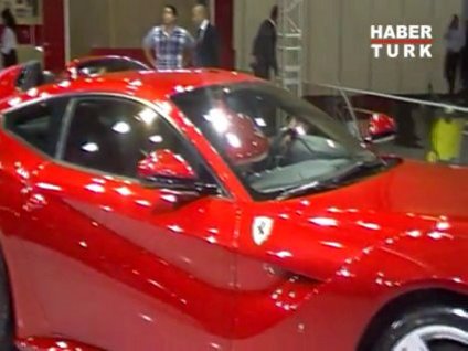 İstanbul Autoshow 2012'nin gözdesi Ferrari!