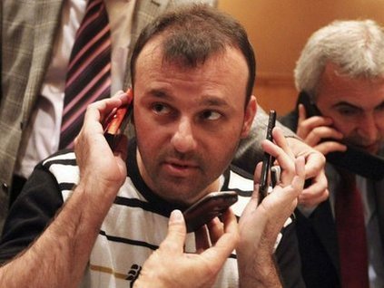 Cüneyt Ünal serbest