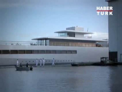Steve Jobs'ın yatının boynu bükük kaldı!