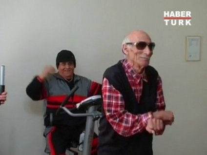 Huzurevinde "Gangnam Style"