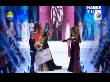 Yılın en şık kadını bakın kim!