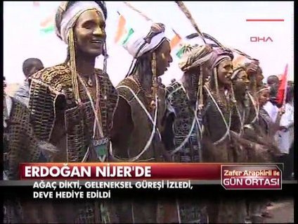 Nijerliler Erdoğan için güreş tuttu!