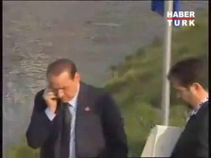 Berlusconi Merkel'i böyle bekletmişti!
