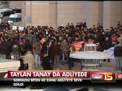 Avukatlar Taylan Tanay ve Selçuk Kozağaçlı adliyede