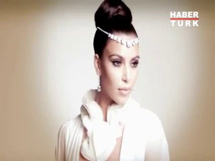 Kim Kardashian büyüledi!