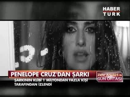 Penelope Cruz şarkıcılığa soyundu