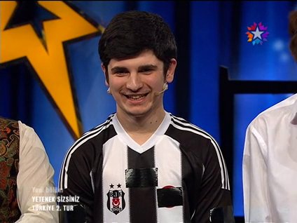 Yetenek Sizsiniz'de bayrak krizi!