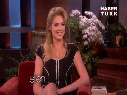 Erkeklerin üstüne atladı!