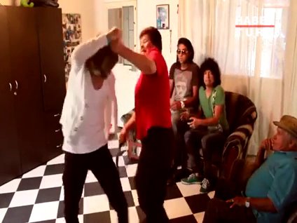 Anneden kemerli baskın!