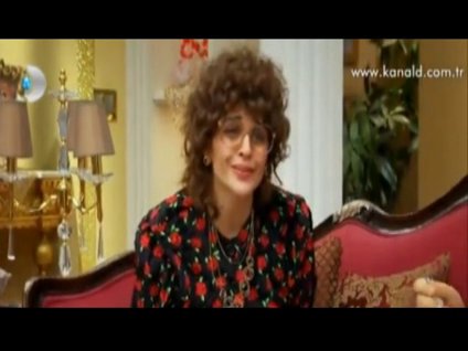 Vasfiye teyze, yine kırdı geçirdi!