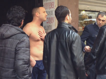 Survivor Taner yarı çıplak gözaltında!