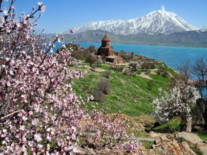 Akdamar'da tablo gibi manzara!