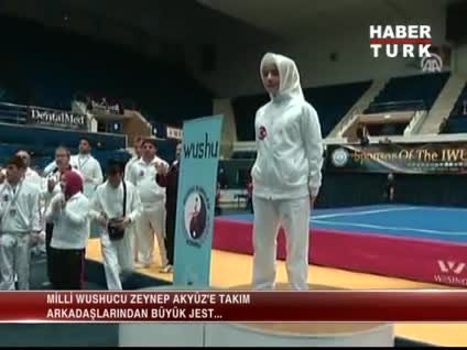 Milli Wushucu Zeynep Akyüz'e jest!