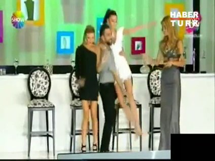 Özge Ulusoy'un zor anları!