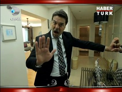 Beyaz, bu taklitle kırdı geçirdi!