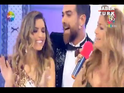 Yolanthe yengeye göbek attırdılar!