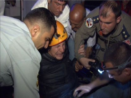 2 bin 500 metreden kayalıklara düştü