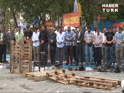 Gezi Parkı'nda 2. Cuma namazı kılındı