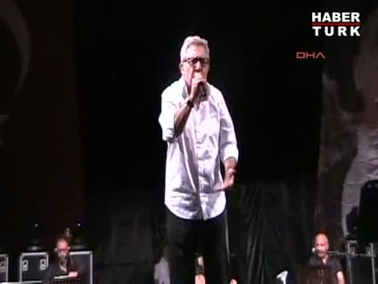 Zülfü Livaneli saldırıya uğradı